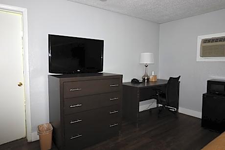 King Room - Non-Smoking