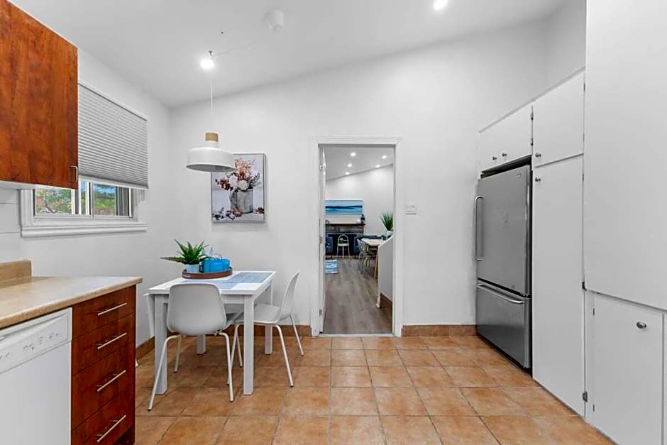 Spacious Urban Cabin in West Montreal - 4BR