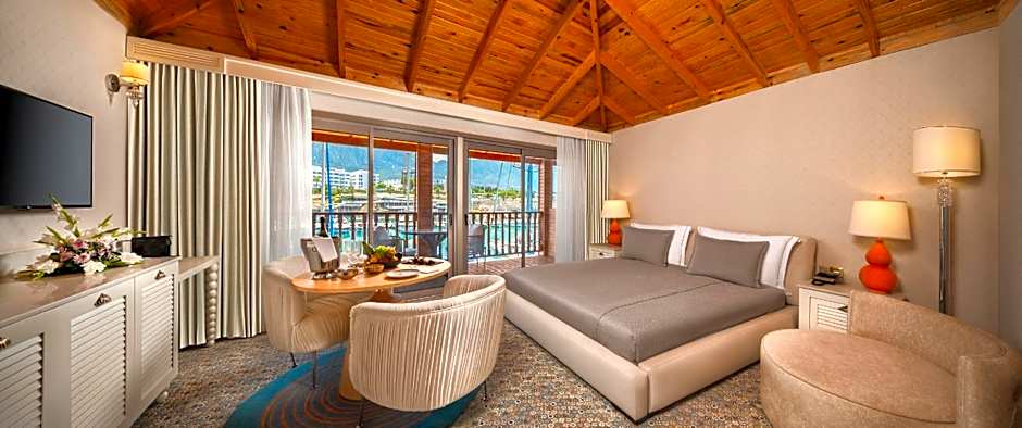 Les Ambassadeurs Hotel Casino&Marina