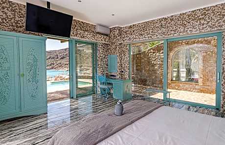 Rebel Souls Heart Pool One Bedroom Suite