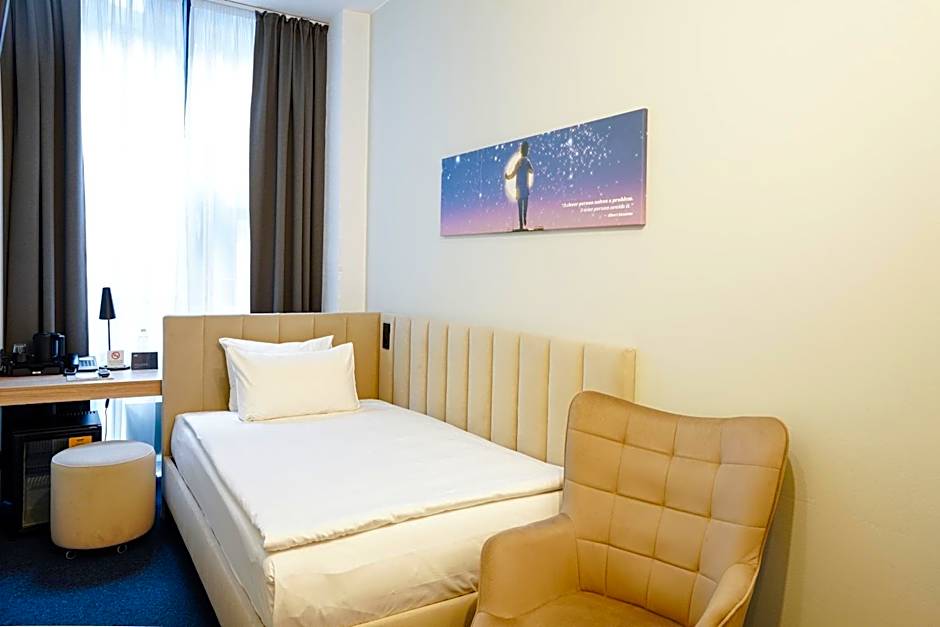 Photo 1 of 4 of Single Room