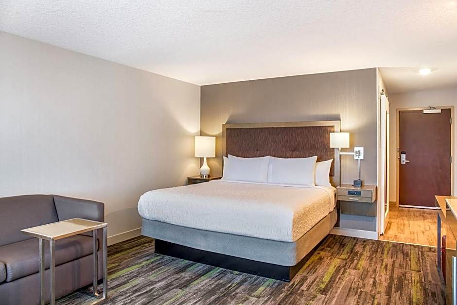 Ramada by Wyndham St Paul AB