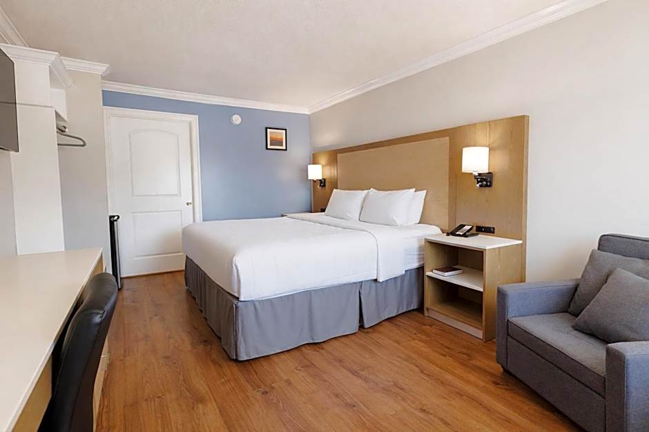 Destin Inn & Suites