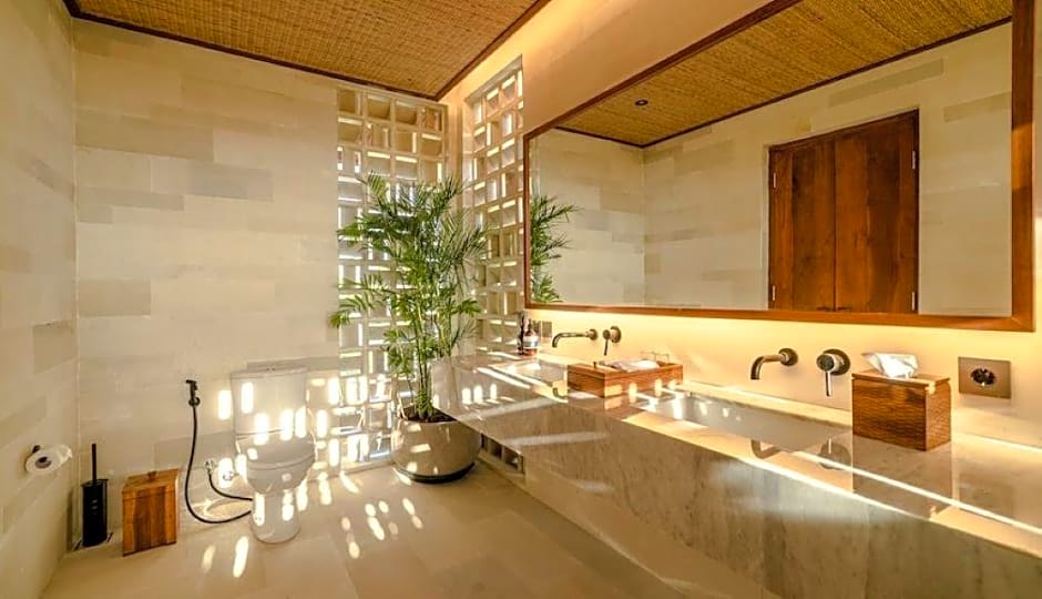 Elegant 5 Bedrooms private luxury villa in Canggu