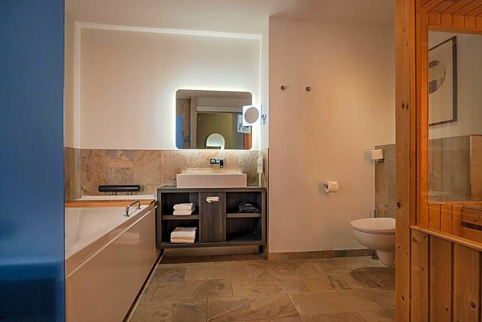 Haven Hotel Rotterdam, Curio Collection by Hilton