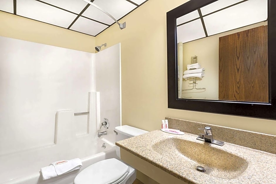 Travelodge by Wyndham Loveland/Fort Collins Area