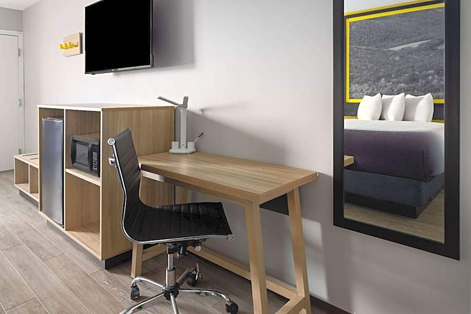 Super 8 by Wyndham Hazleton