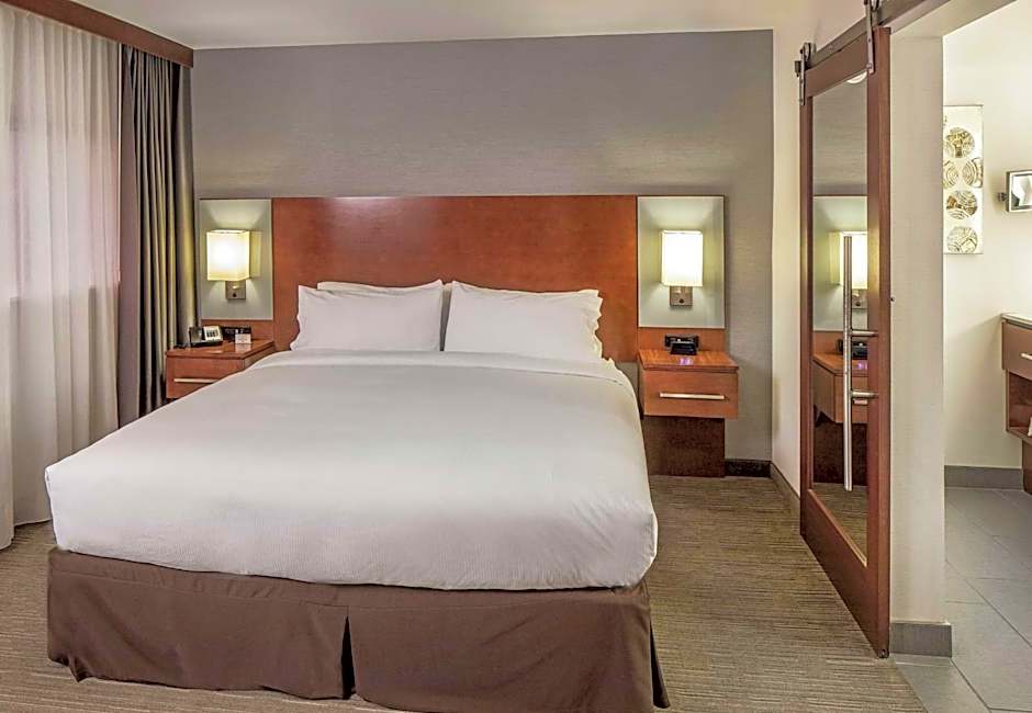 DoubleTree by Hilton Omaha Southwest