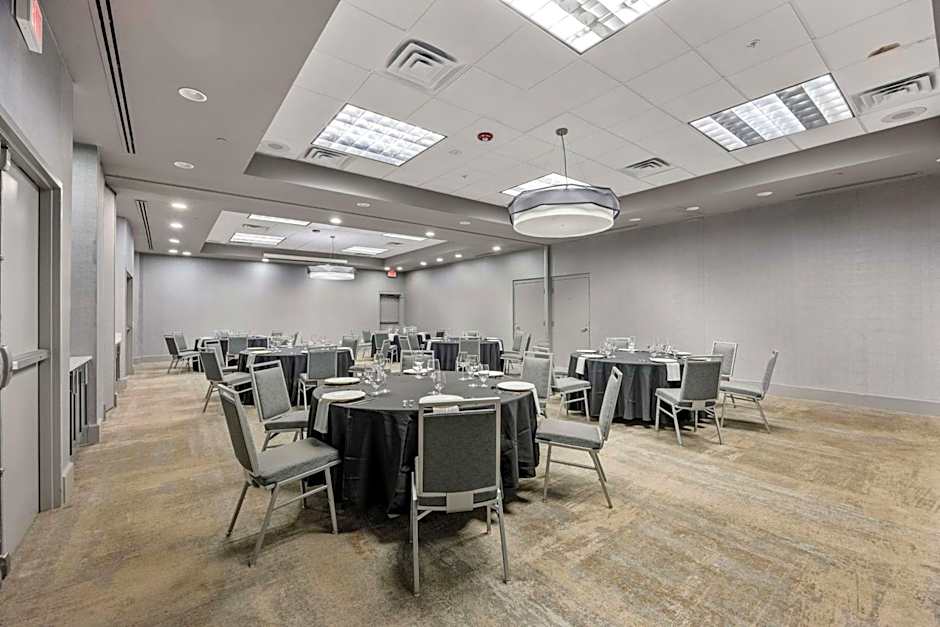 DoubleTree Suites by Hilton Hotel Huntsville South