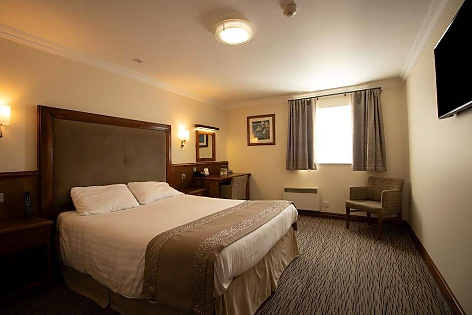 Best Western Plus Pastures Hotel