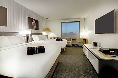 Queen Room with Two Queen Beds - Hearing Access