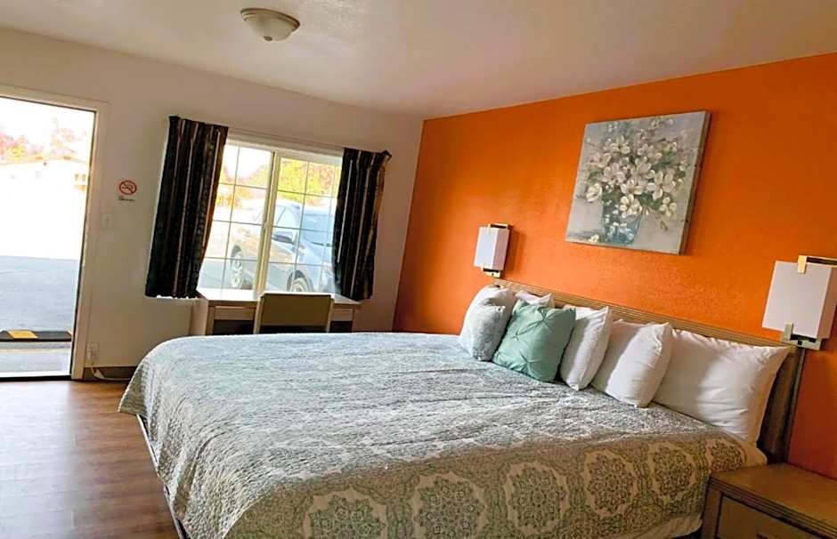 Royal Gateway Motel by OYO