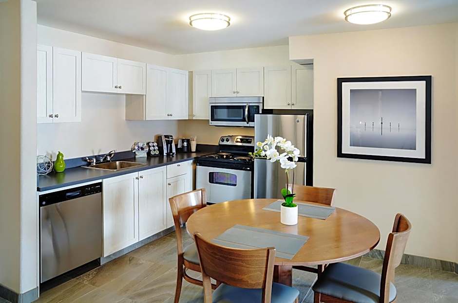 Pomeroy Inn and Suites Vermilion