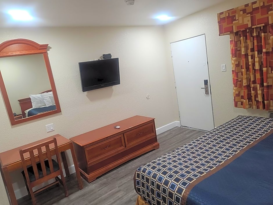 Majestic Inn & Suites