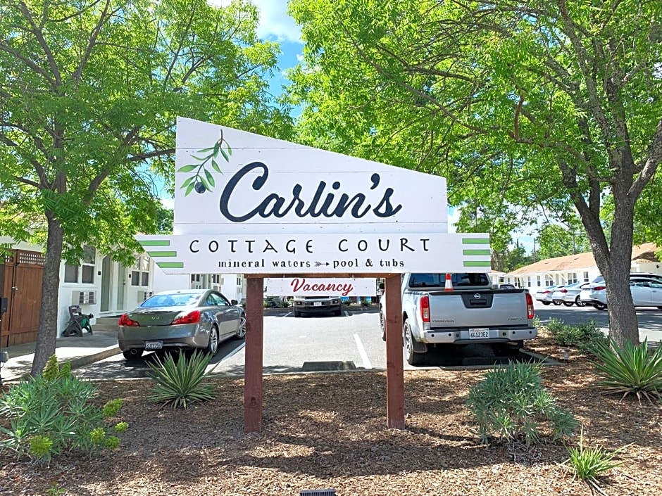 Carlin's Cottage Court