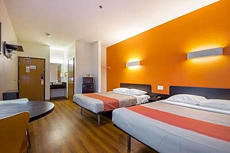 2 Queen Beds | ADA/RI Shower/Non-Smoking