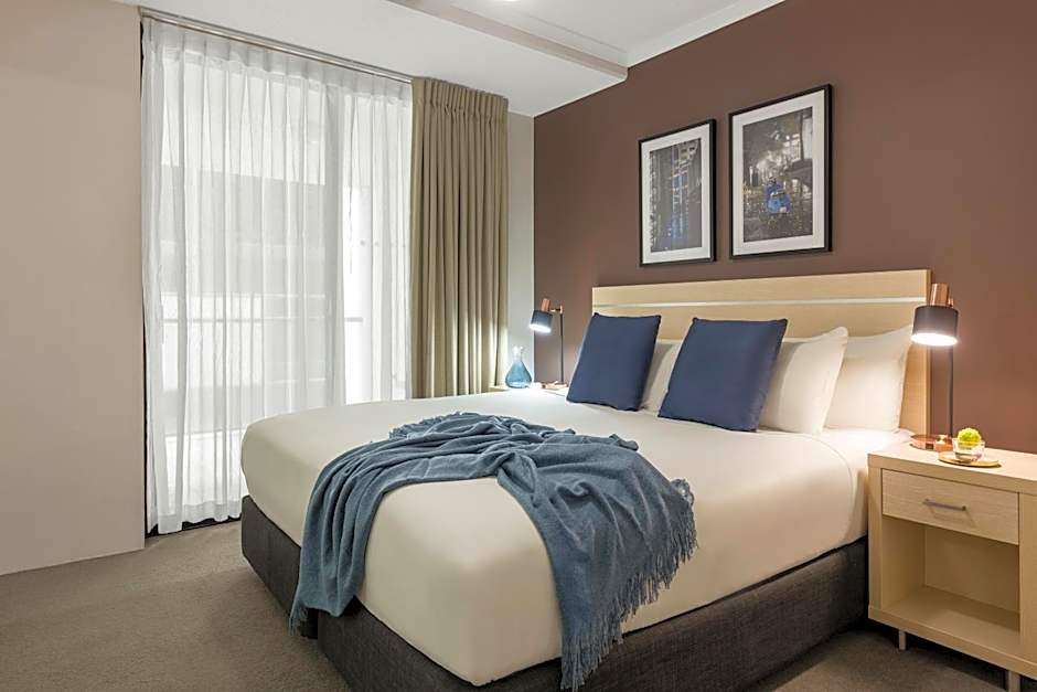 Oaks Brisbane River City Suites
