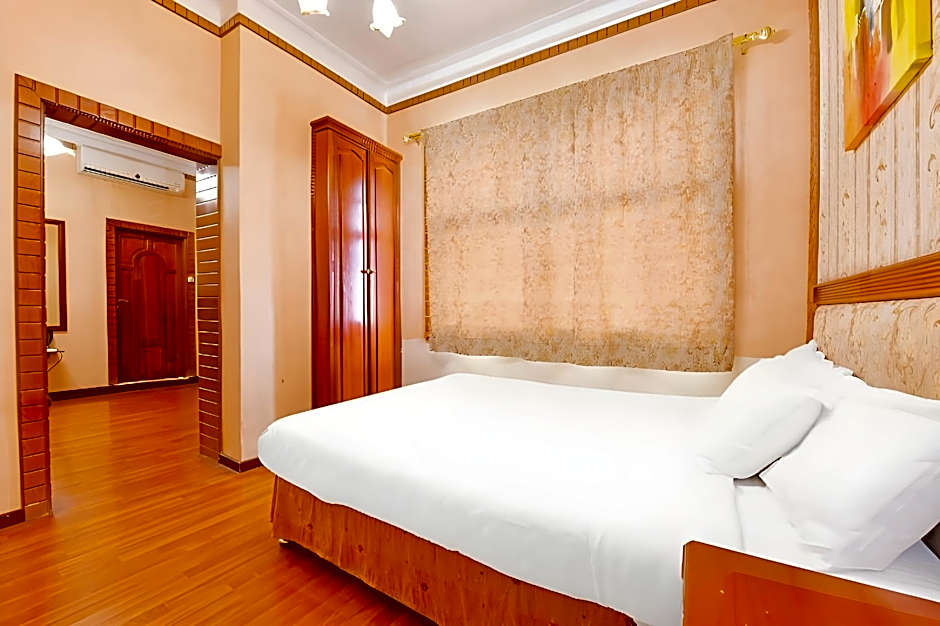 Capital O 125 Moon Plaza Hotel