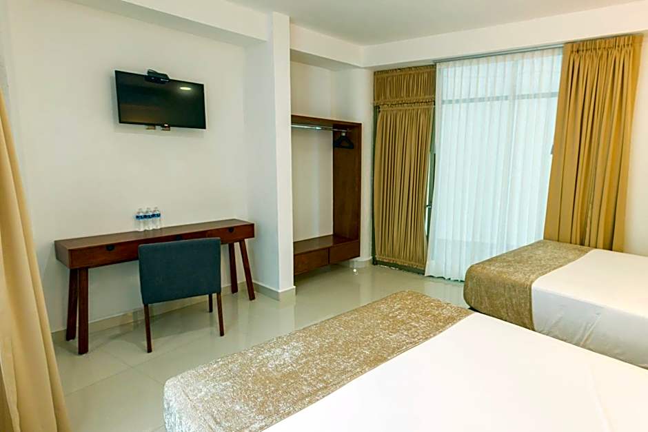 LA LOMA SUITES