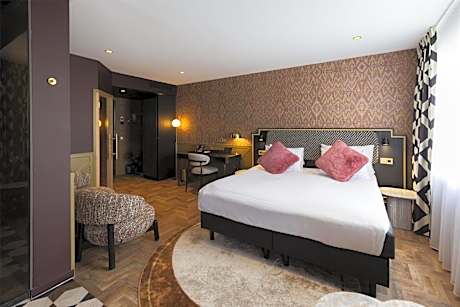 Superior King Room with Sauna and Whirlpool - Non-Smoking