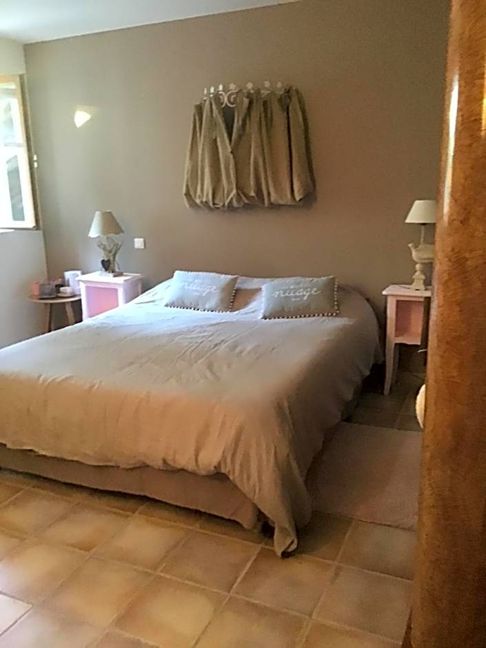 Photo 1 of 5 of 1 King Bed, Garden View