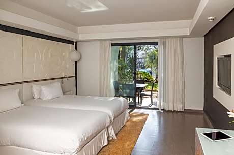 Accessible Room with Pool View and Two Single Beds