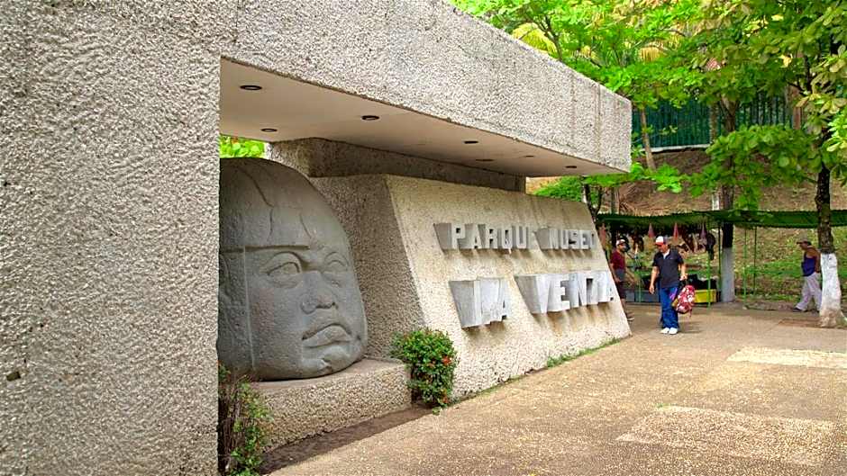 Hotel & Suites Real del Lago