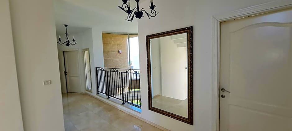 The Rose Villa by the Sea