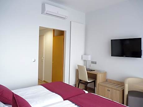 Two Connecting Double Rooms