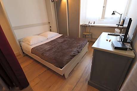 Budget Double Room with Shared Toilets