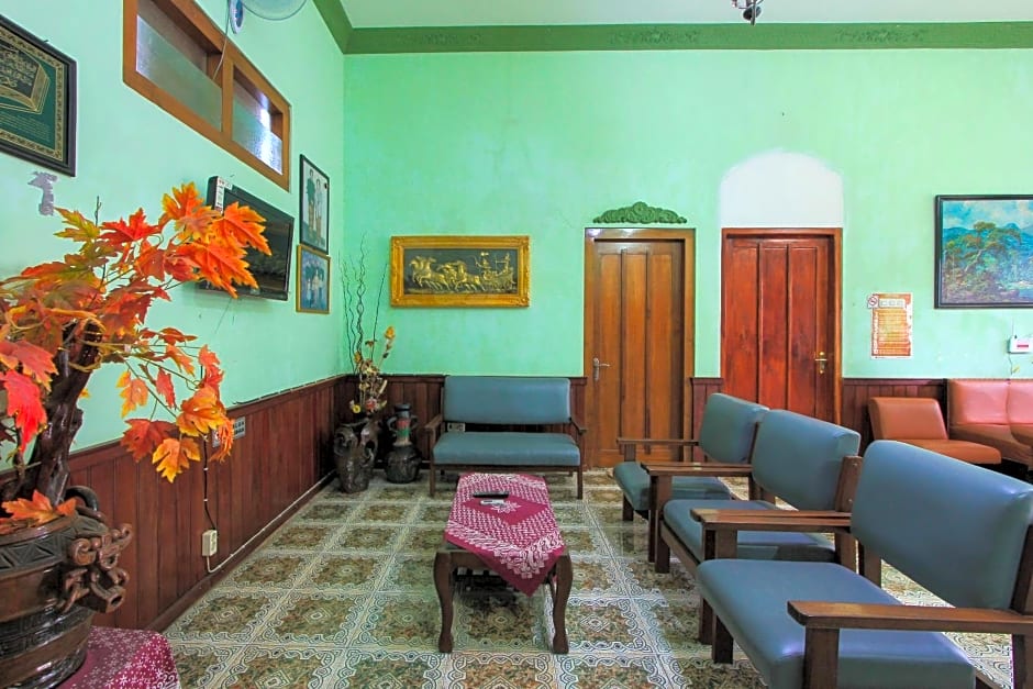 SPOT ON 2490 Griya Kencana Homestay