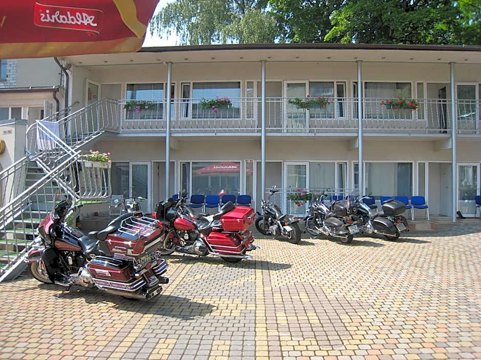 NB hotel with free parking