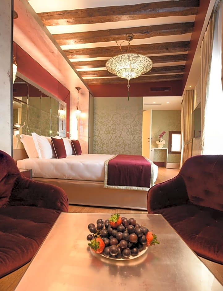 Santa Croce Boutique Hotel