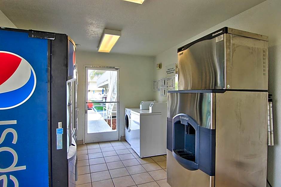 Motel 6-Sacramento, CA - South