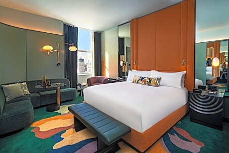 Superior King Room with City View