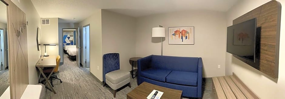 Holiday Inn Express & Suites Marquette, an IHG Hotel