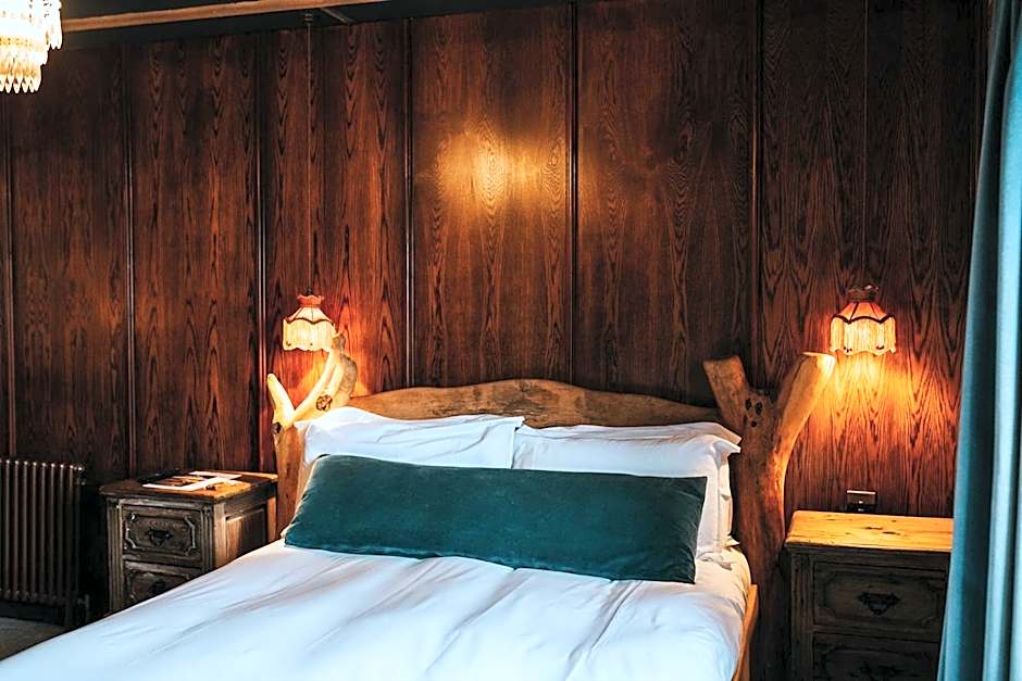 Le Petit Chateau & William de Percy