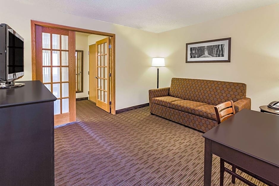 AmericInn by Wyndham Hotel and Suites Long Lake
