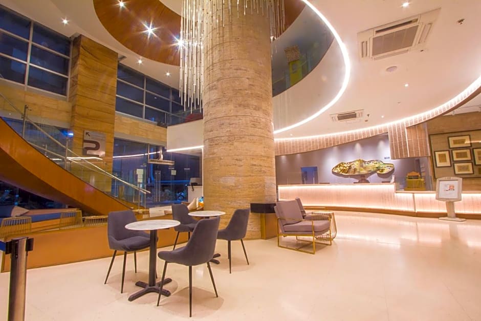 Crown Regency Hotel & Towers