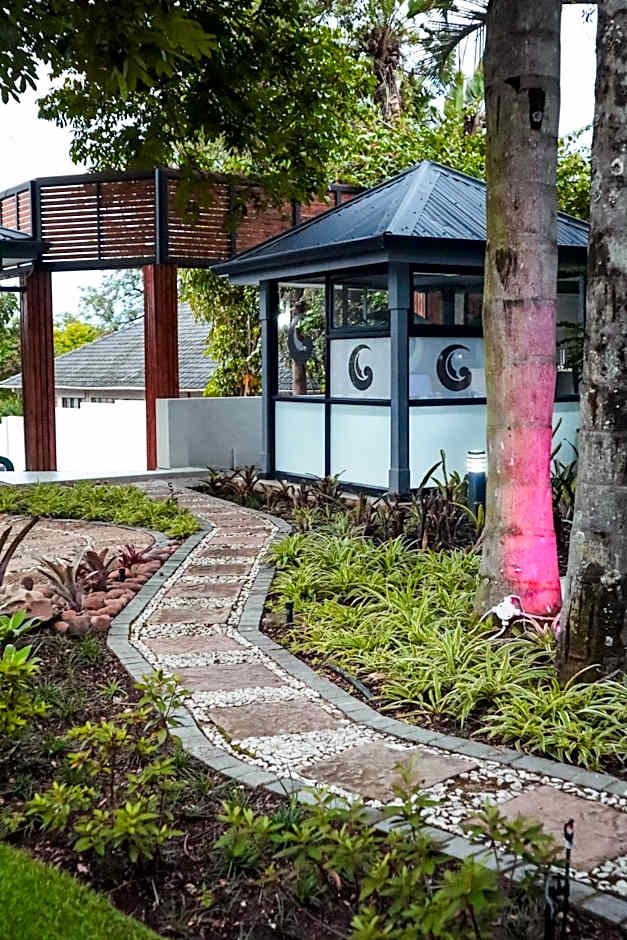 Cascades Guest Lodge