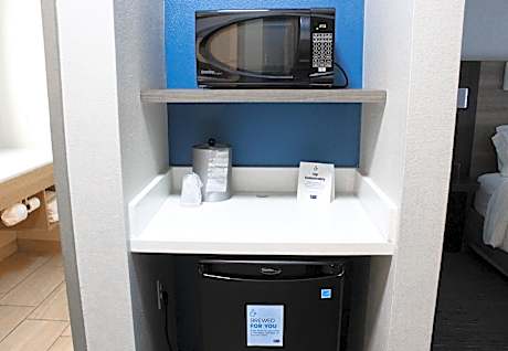 1 King Suite Mobil Access Tub