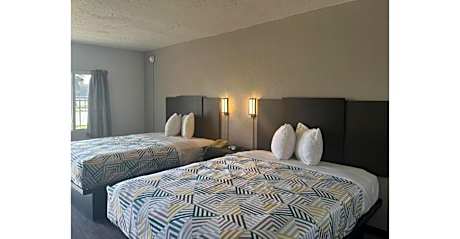 Queen Room with Two Queen Beds - Smoking
