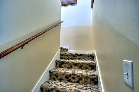 Two Story Townhouse Style King Suite - Jacuzzi