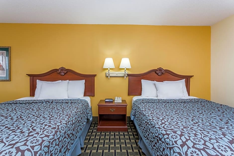 Days Inn & Suites by Wyndham Warner Robins Near Robins AFB