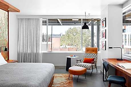1 King Corner Room Hearing Accessible
