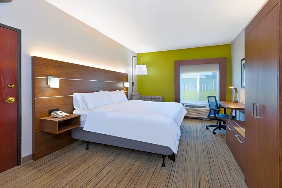 Holiday Inn Express and Suites Three Rivers By IHG