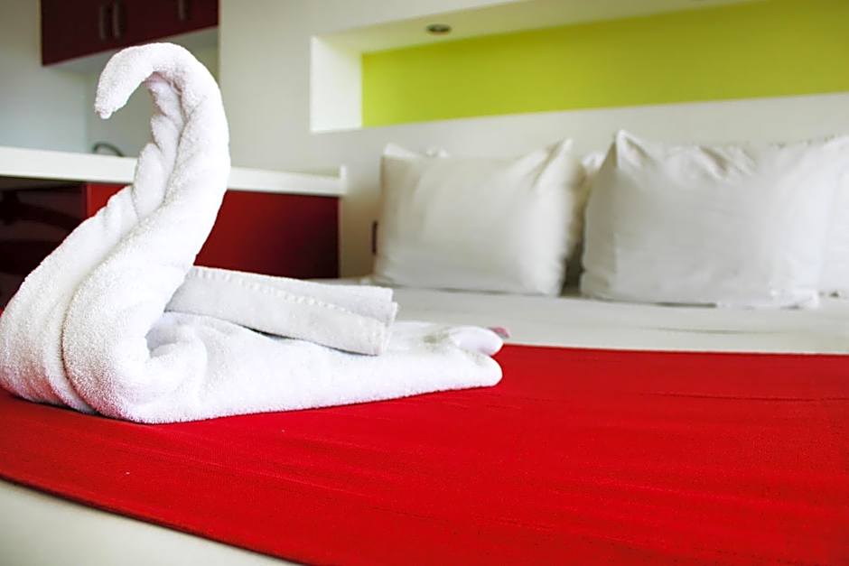 Ramada by Wyndham Acapulco Hotel & Suites