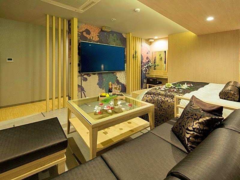Hotel In The Green (Adult Only)