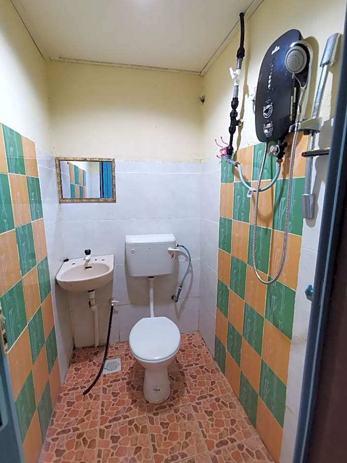 OYO 89819 Raz Hotel Kelulut