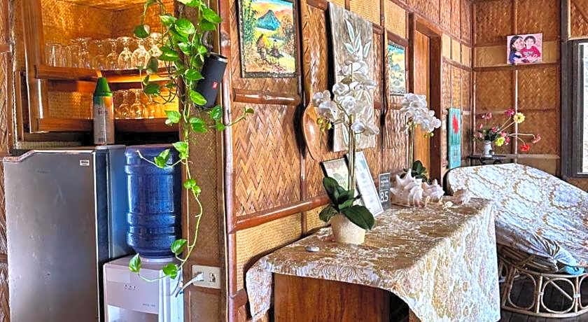 Bamboo House Beach Lodge & Restaurant